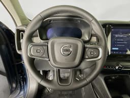 Volvo XC40 Core B5 AWD 2026 — side view