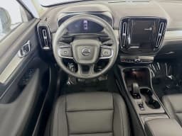 Volvo XC40 Core B5 AWD 2026 — side view