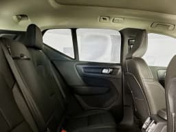 Volvo XC40 Core B5 AWD 2026 — side view