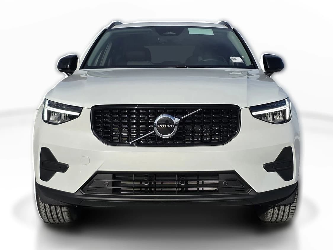 Volvo XC40 Core B5 AWD 2026 — side view