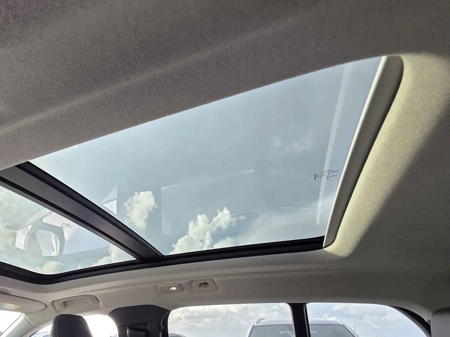 Volvo XC40 Core B5 AWD 2026 — side view