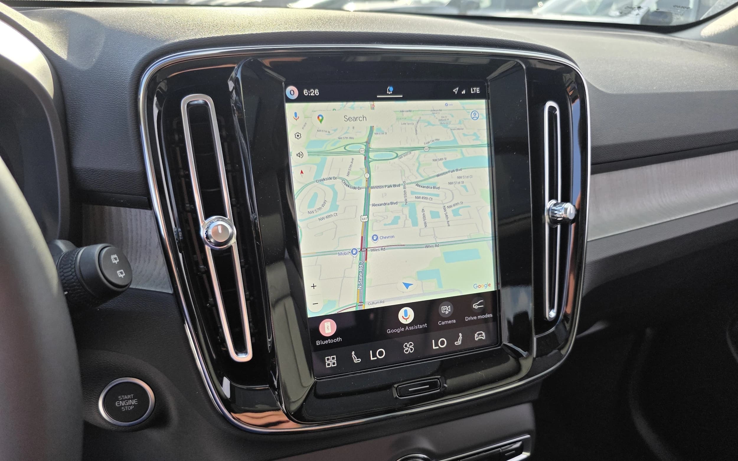 Volvo XC40 Core B5 AWD 2026 — side view