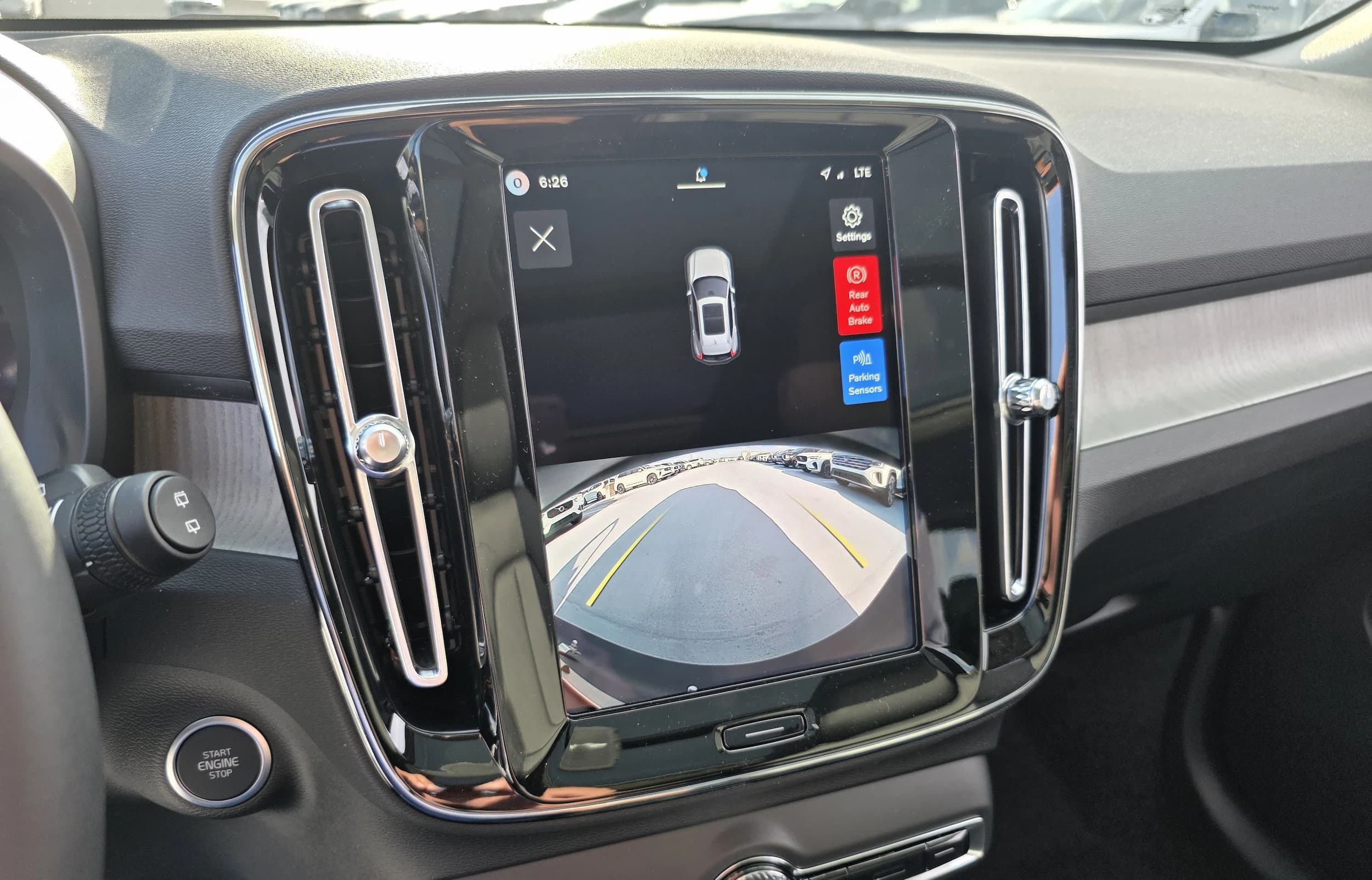 Volvo XC40 Core B5 AWD 2026 — side view