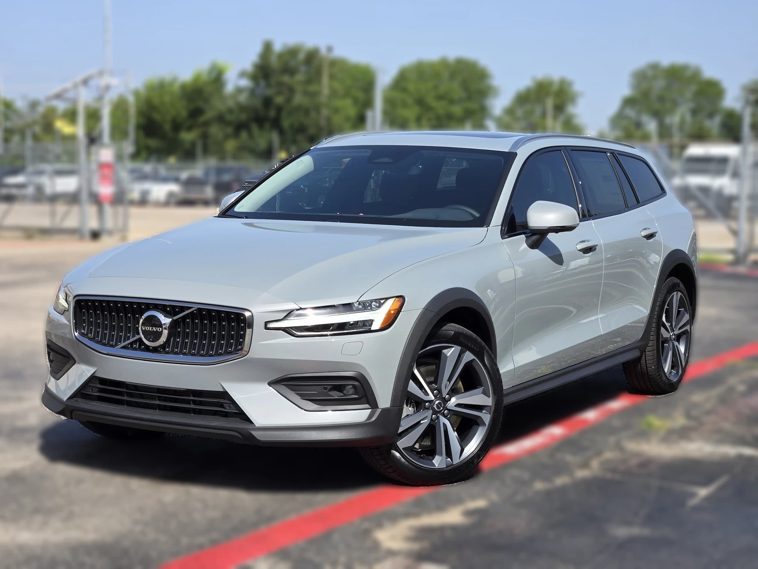Volvo V60 Cross Country Plus B5 AWD 2026 — side view