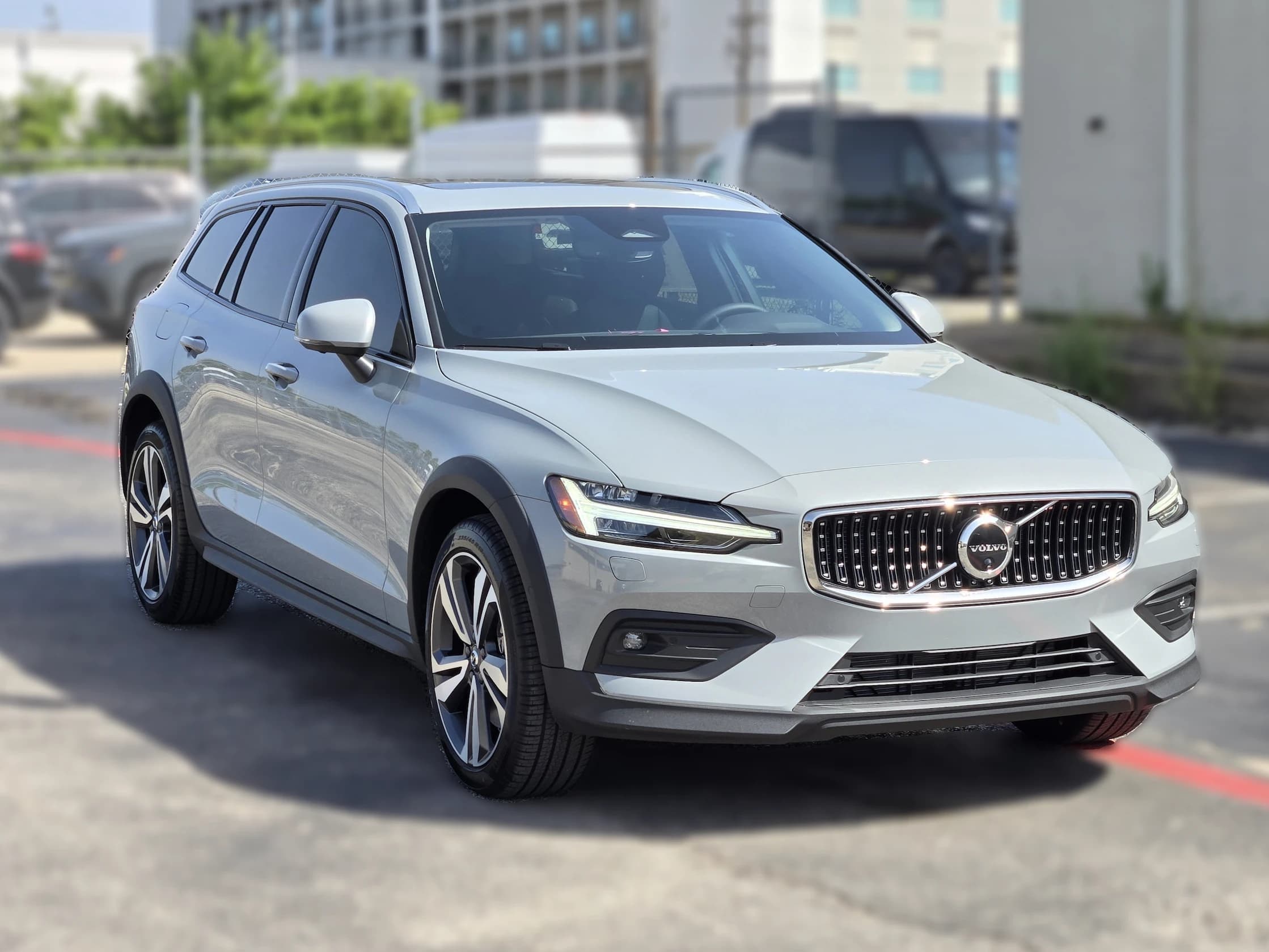 Volvo V60 Cross Country Plus B5 AWD 2026 — side view