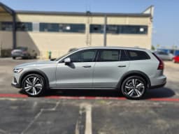 Volvo V60 Cross Country Plus B5 AWD 2026 — side view