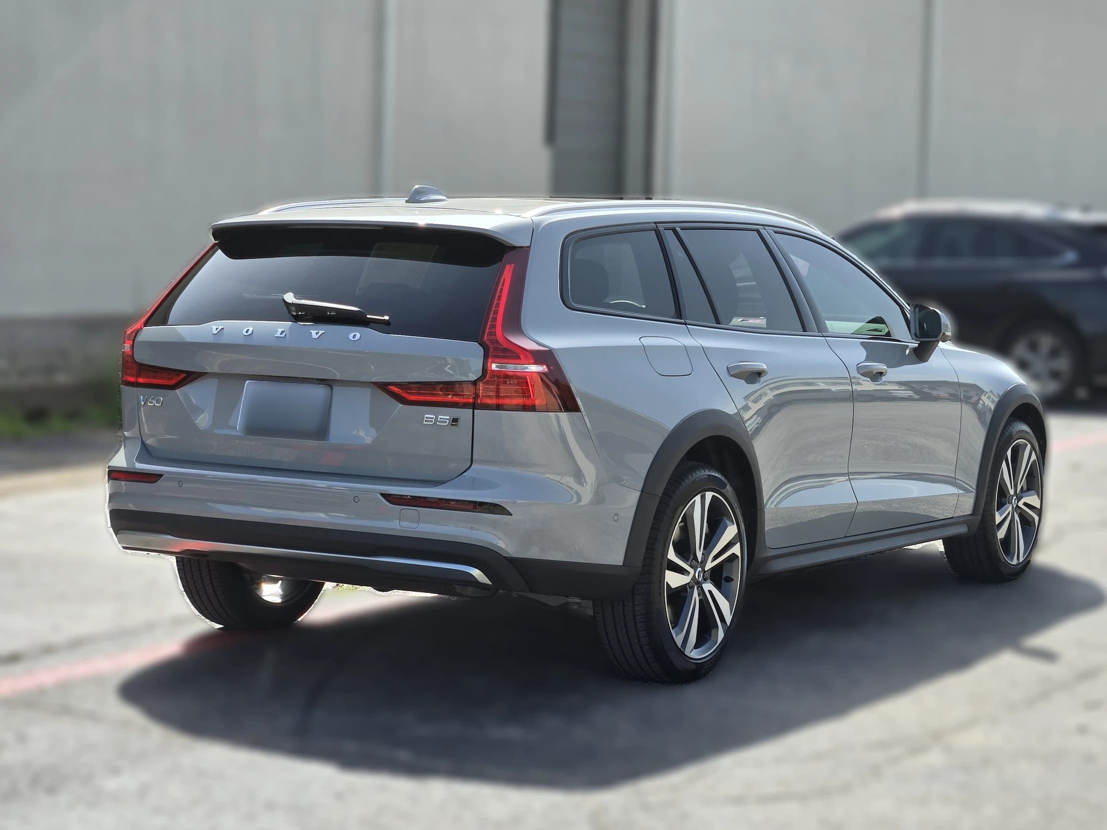 Volvo V60 Cross Country Plus B5 AWD 2026 — side view