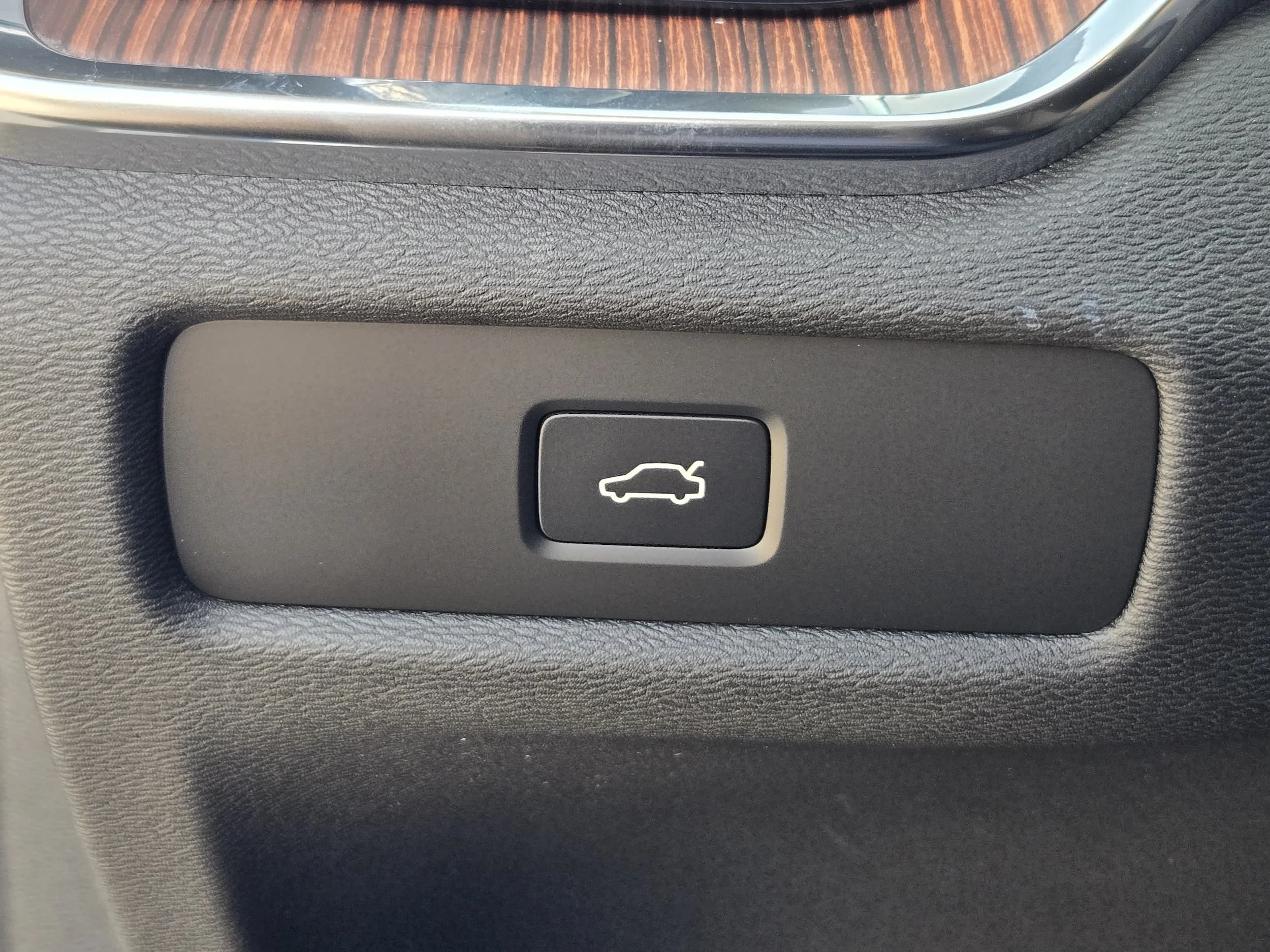 Volvo V60 Cross Country Plus B5 AWD 2026 — side view