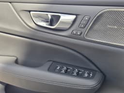 Volvo V60 Cross Country Plus B5 AWD 2026 — side view
