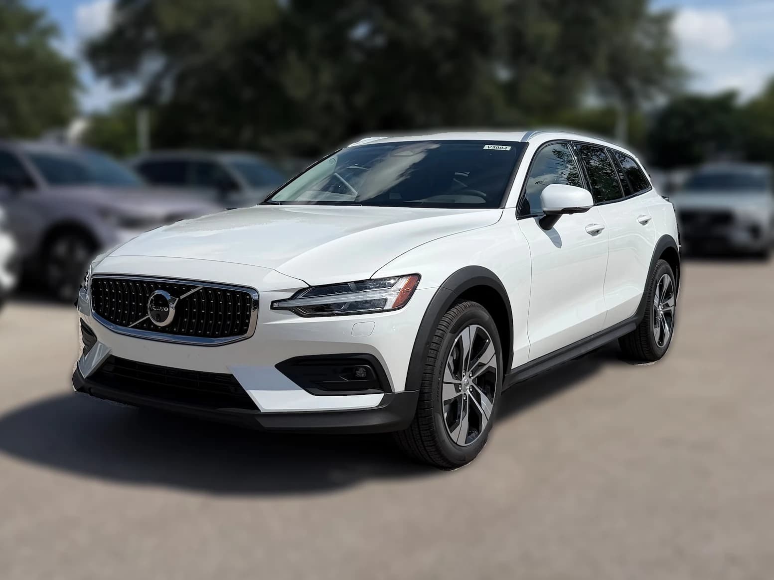Volvo V60 Cross Country Plus B5 AWD 2026 — side view