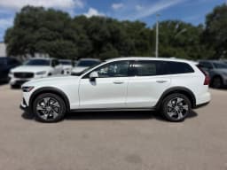 Volvo V60 Cross Country Plus B5 AWD 2026 — side view