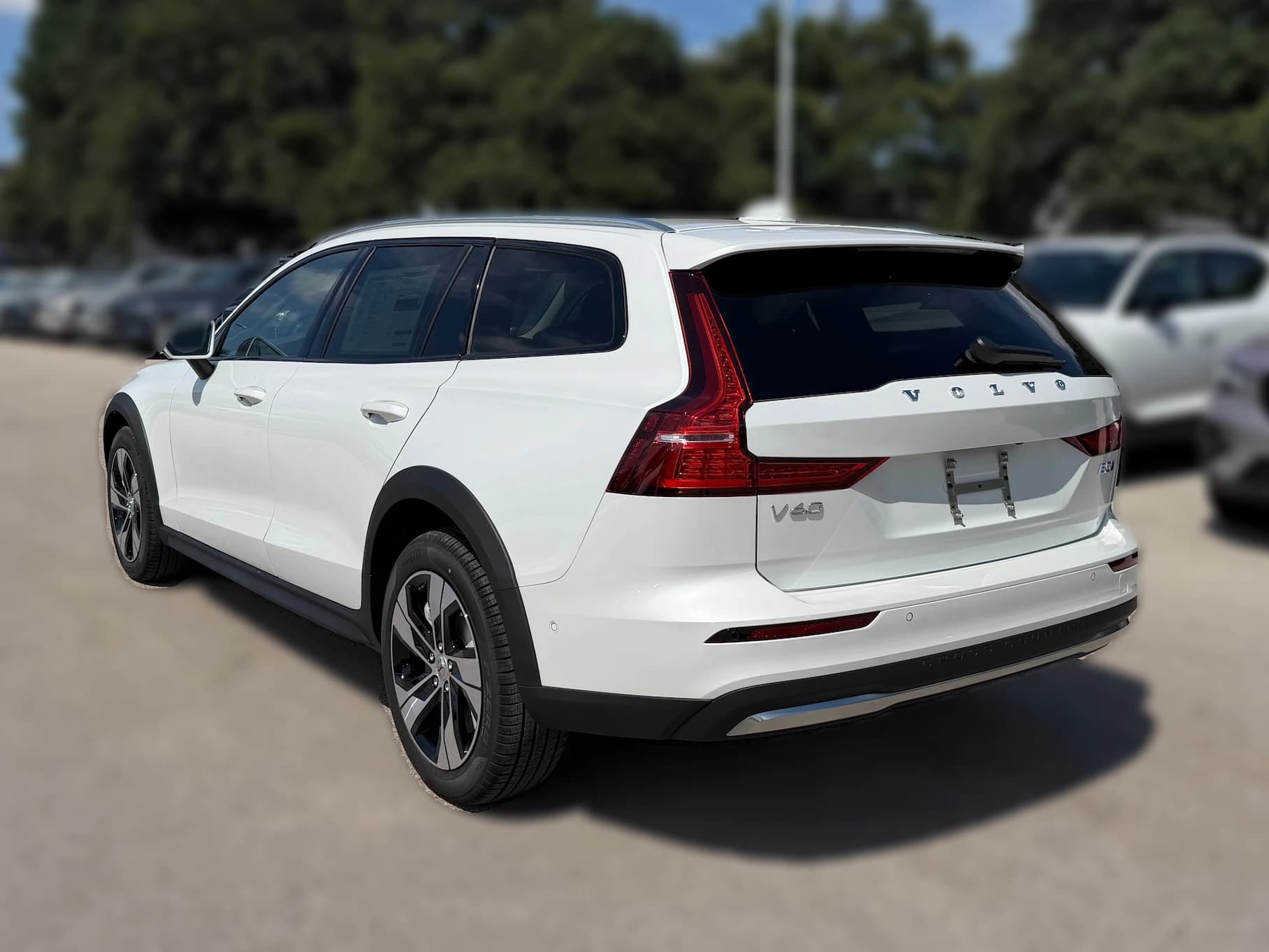 Volvo V60 Cross Country Plus B5 AWD 2026 — side view