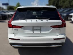 Volvo V60 Cross Country Plus B5 AWD 2026 — side view