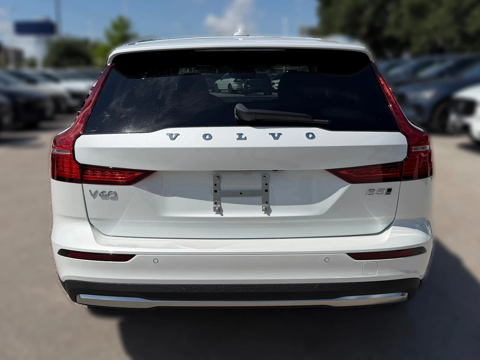 Volvo V60 Cross Country Plus B5 AWD 2026 — side view