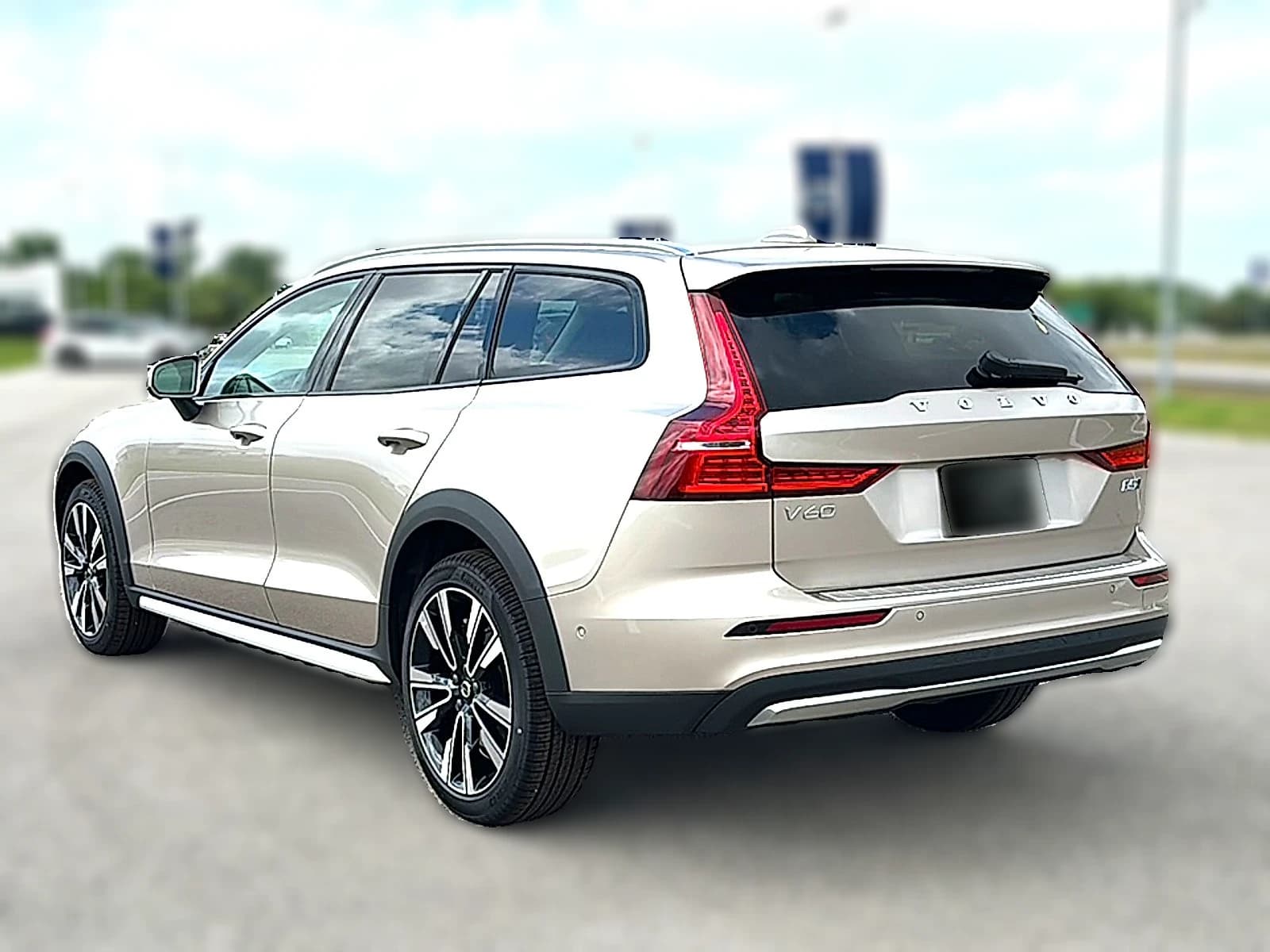 Volvo V60 Cross Country Ultra B5 AWD 2026 — side view