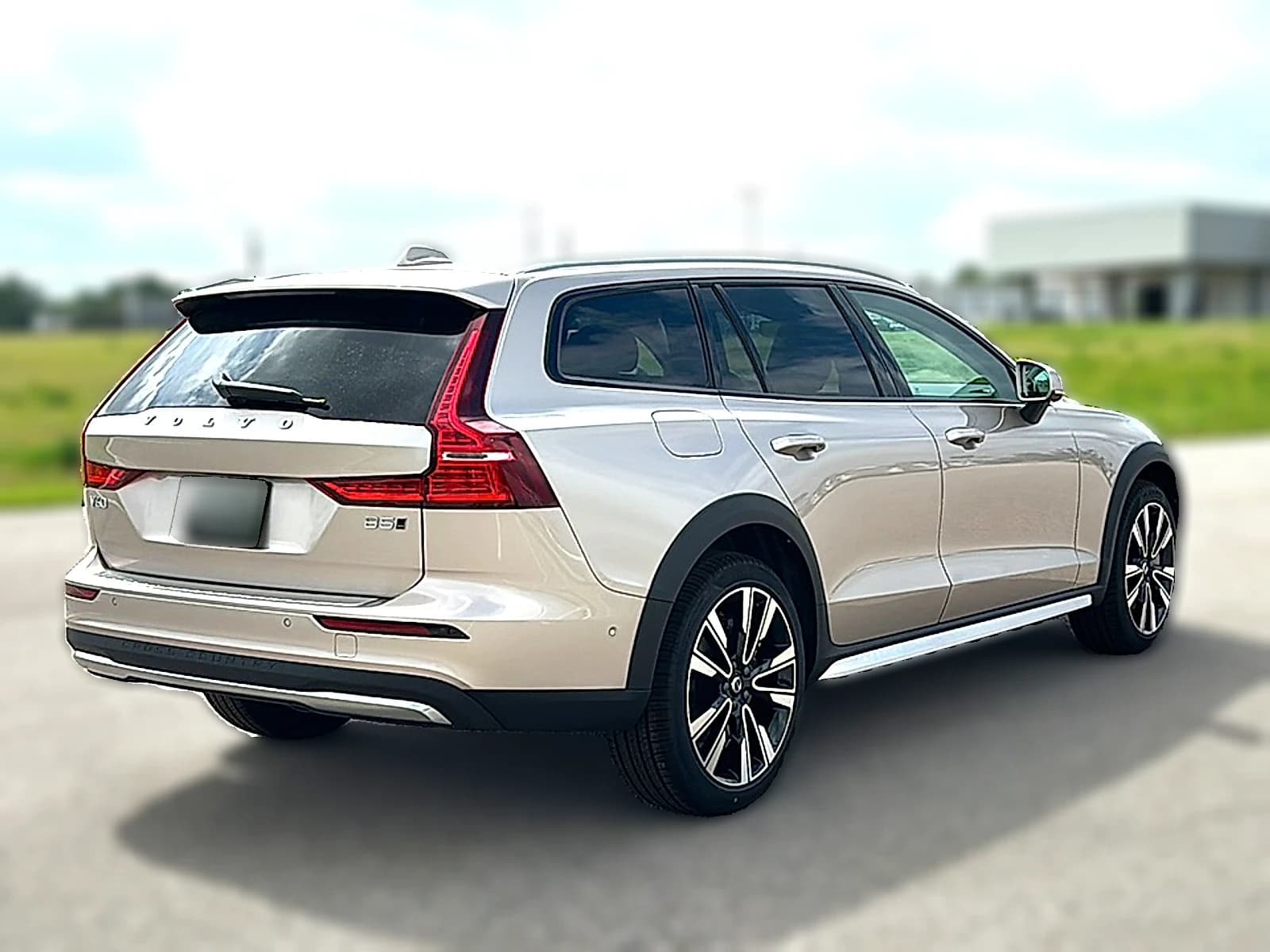 Volvo V60 Cross Country Ultra B5 AWD 2026 — side view