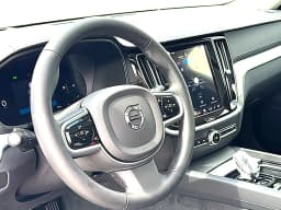 Volvo V60 Cross Country Ultra B5 AWD 2026 — side view