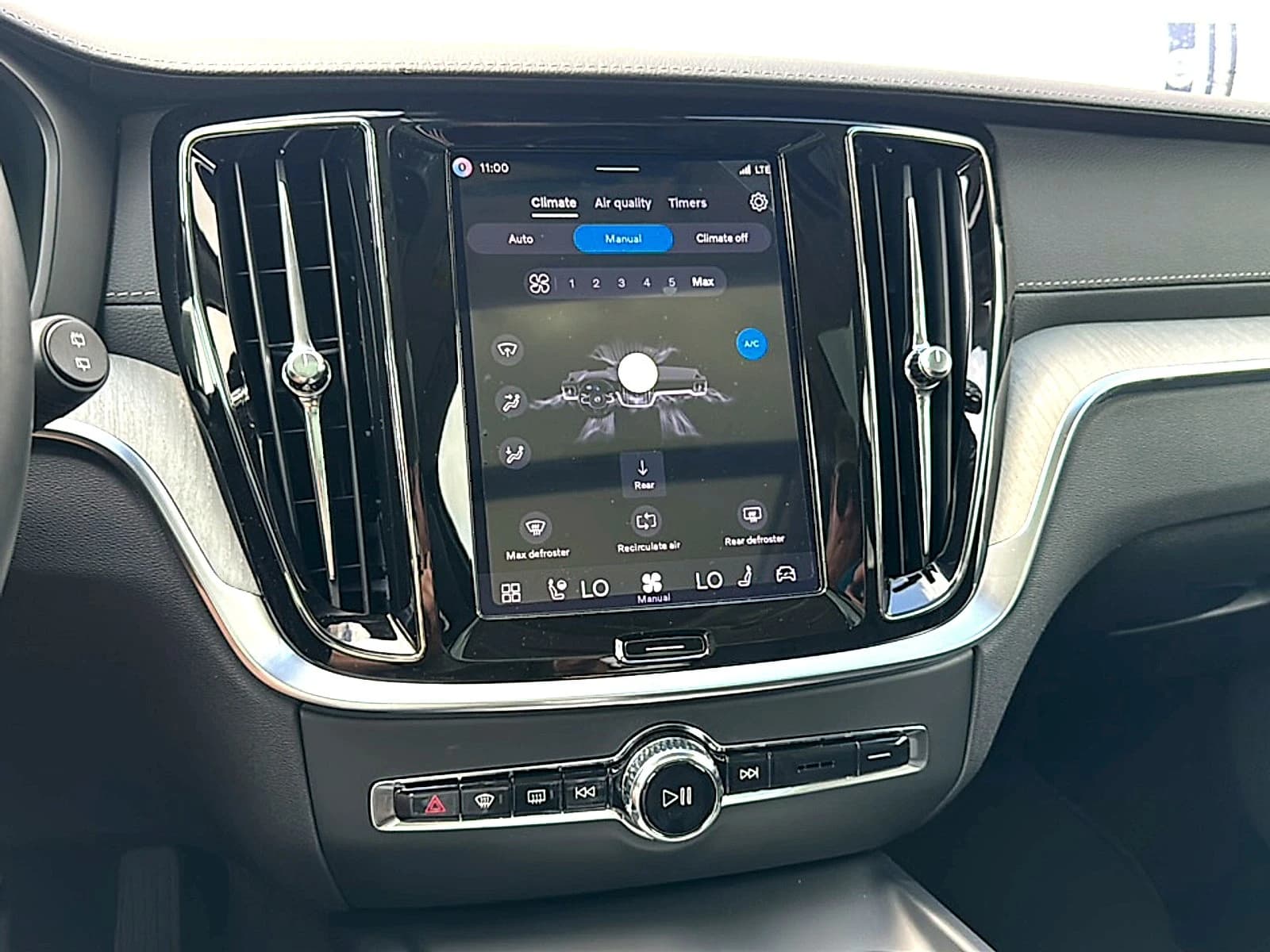Volvo V60 Cross Country Ultra B5 AWD 2026 — side view