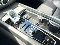 Volvo V60 Cross Country Ultra B5 AWD 2026 — side view
