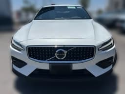 Volvo V60 Cross Country Ultra B5 AWD 2026 — side view