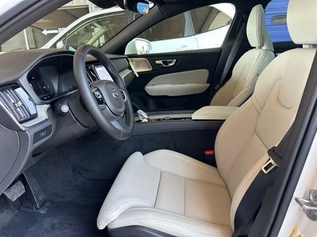 Volvo V60 Cross Country Ultra B5 AWD 2026 — side view