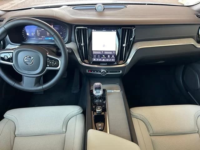 Volvo V60 Cross Country Ultra B5 AWD 2026 — side view