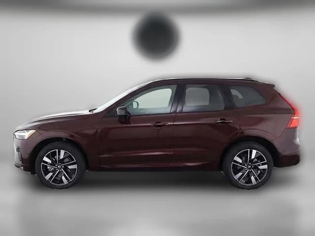 Volvo XC60 Plus B5 AWD 2026 — side view
