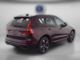 Volvo XC60 Plus B5 AWD 2026 — side view