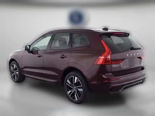 Volvo XC60 Plus B5 AWD 2026 — side view