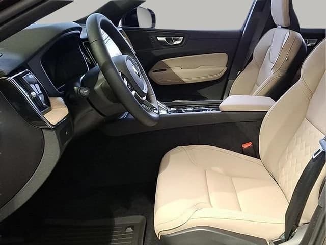 Volvo XC60 Plus B5 AWD 2026 — side view