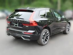 Volvo XC60 Plus B5 AWD 2026 — side view