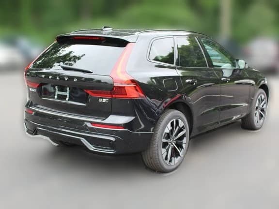 Volvo XC60 Plus B5 AWD 2026 — side view