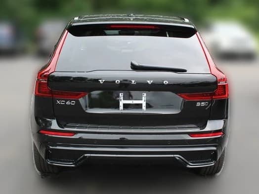 Volvo XC60 Plus B5 AWD 2026 — side view