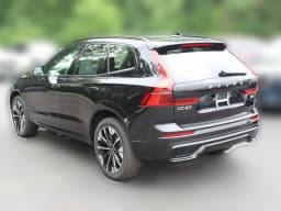 Volvo XC60 Plus B5 AWD 2026 — side view