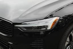 Volvo XC60 Plus B5 AWD 2026 — side view