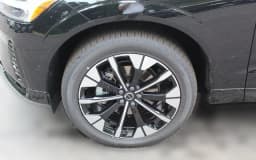 Volvo XC60 Plus B5 AWD 2026 — side view