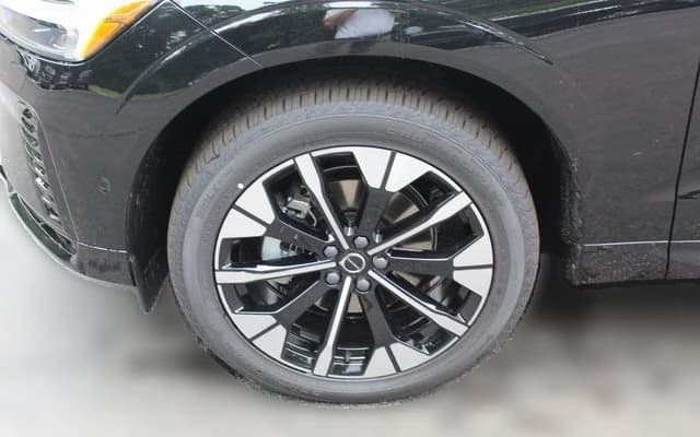 Volvo XC60 Plus B5 AWD 2026 — side view