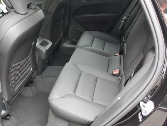 Volvo XC60 Plus B5 AWD 2026 — side view