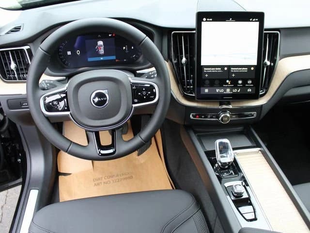Volvo XC60 Plus B5 AWD 2026 — side view