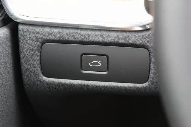 Volvo XC60 Plus B5 AWD 2026 — side view