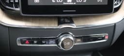 Volvo XC60 Plus B5 AWD 2026 — side view