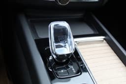 Volvo XC60 Plus B5 AWD 2026 — side view