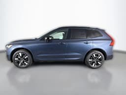 Volvo XC60 Plus B5 AWD 2026 — side view