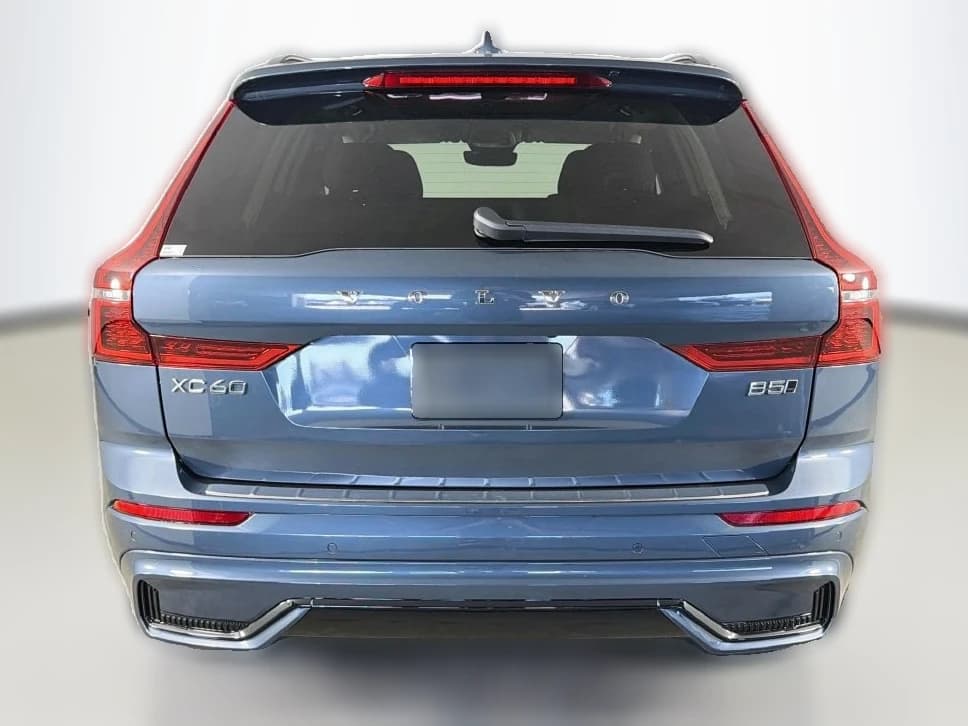 Volvo XC60 Plus B5 AWD 2026 — side view