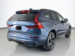 Volvo XC60 Plus B5 AWD 2026 — side view