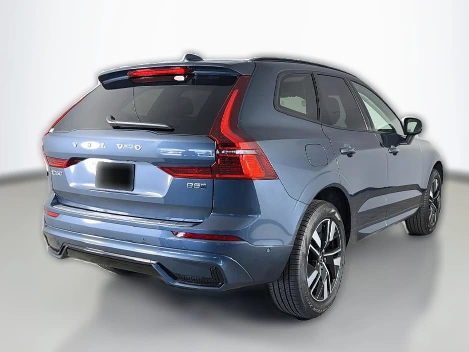 Volvo XC60 Plus B5 AWD 2026 — side view