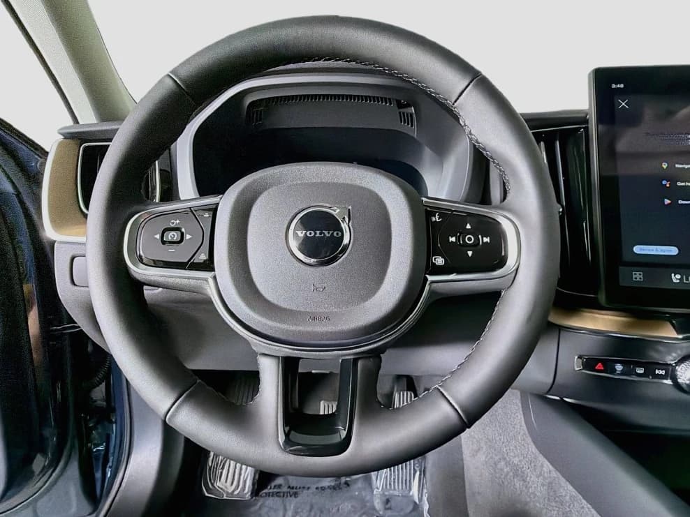 Volvo XC60 Plus B5 AWD 2026 — side view
