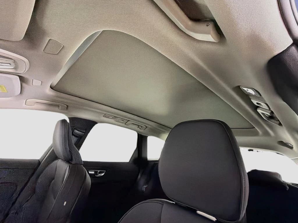 Volvo XC60 Plus B5 AWD 2026 — side view