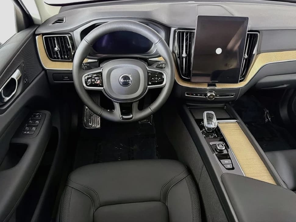 Volvo XC60 Plus B5 AWD 2026 — side view