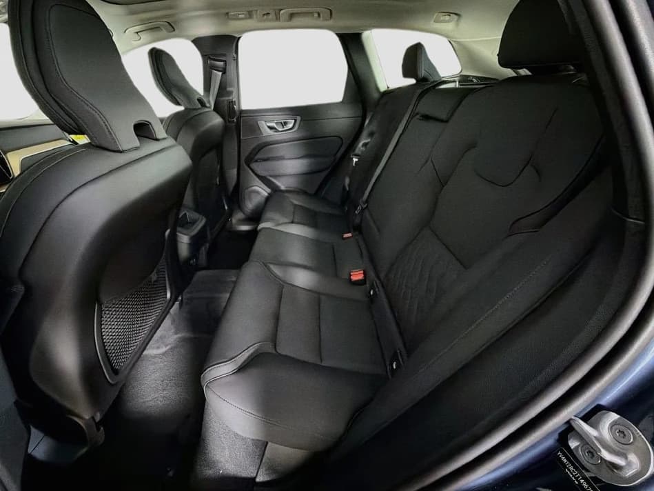 Volvo XC60 Plus B5 AWD 2026 — side view